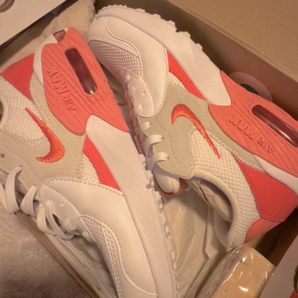 WMNS Nike Air Max Excee White Sea coral chalk “pink” w/ box (Brand New)